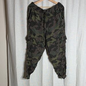 BP size L Camouflage Cargo Pants